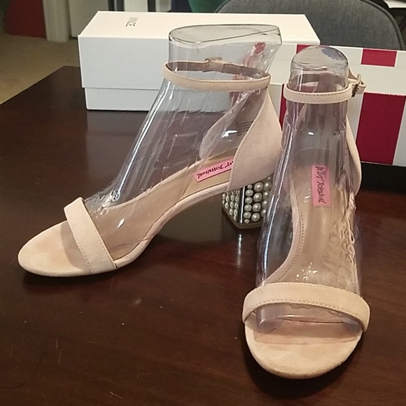 betsey johnson pearl shoes